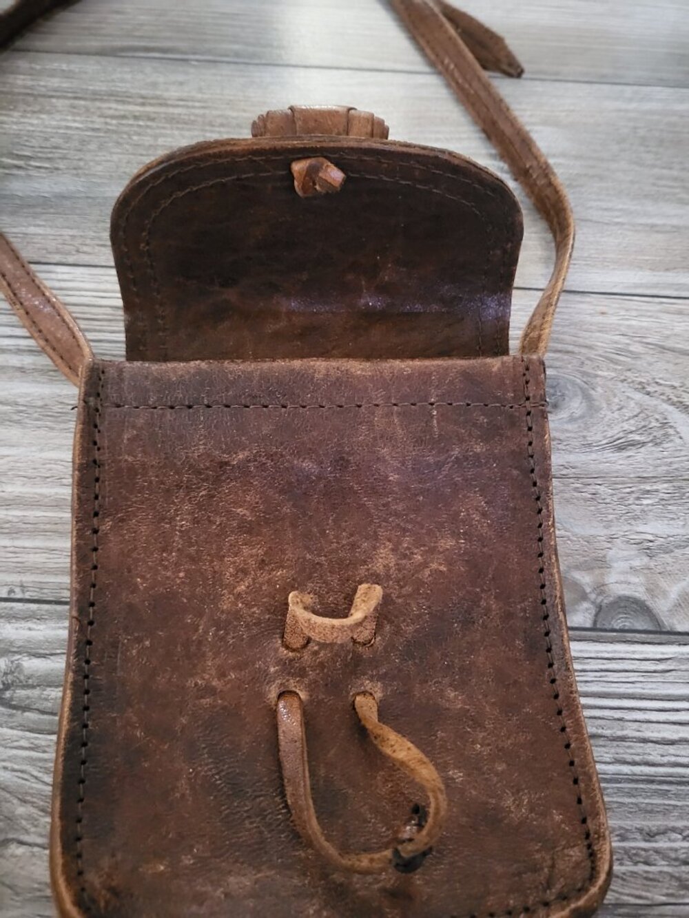 Vintage 80s Tooled Leather Crossbody Bag Brown Boho Renaissance Festival Pouch - Picture 11 of 13